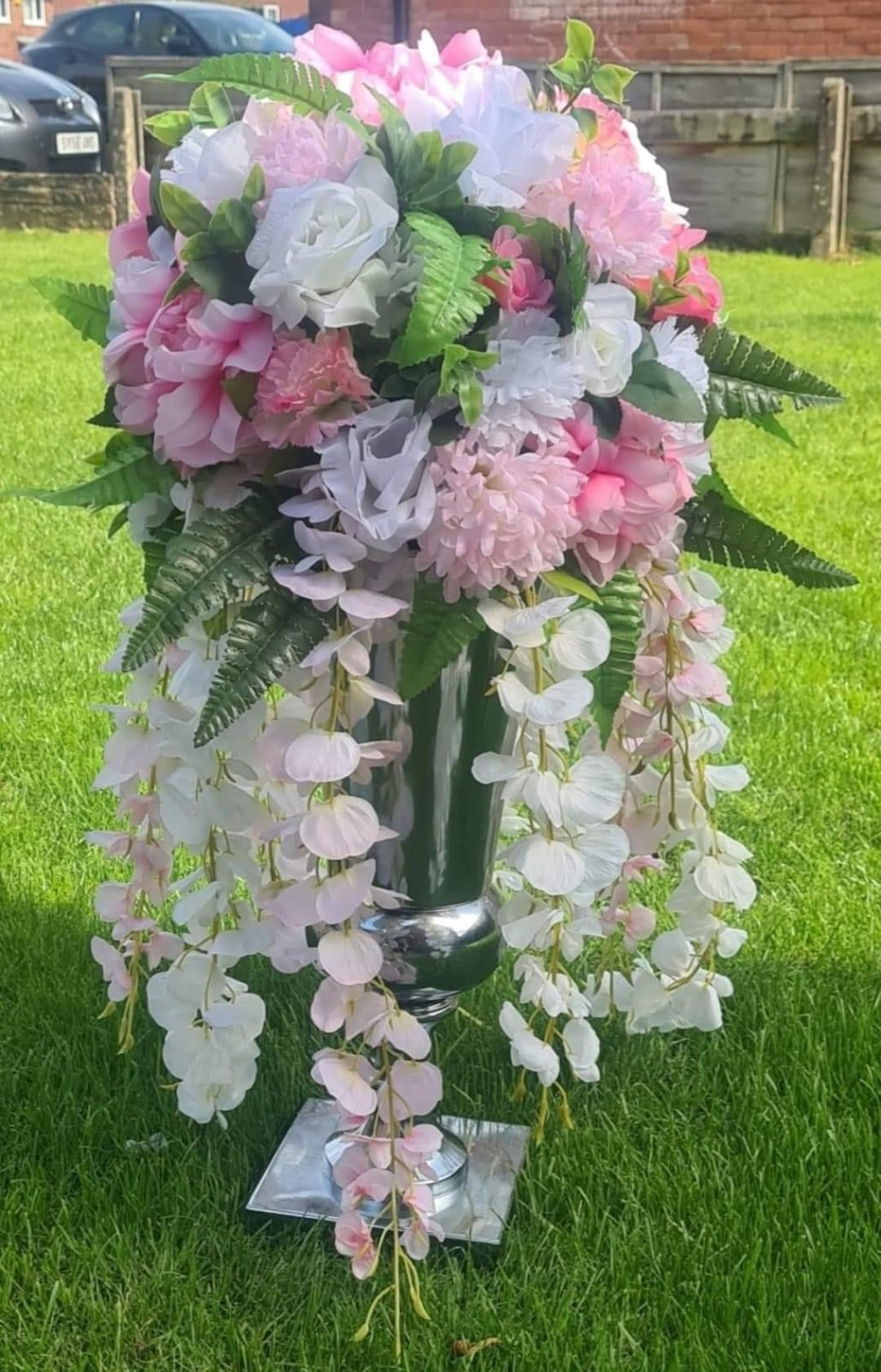 Deluxe vase arrangement